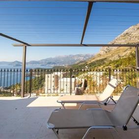 1 Bedroom Apartment with 2 Shared Pools, sleeps 2